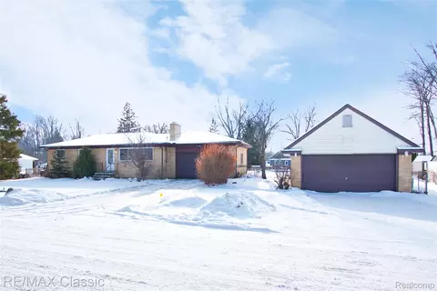 627 Sherbrooke St, Commerce, MI 48382