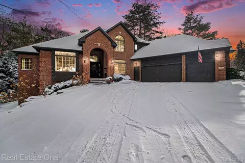 7907 Brookwood Dr, Independence, MI 48348