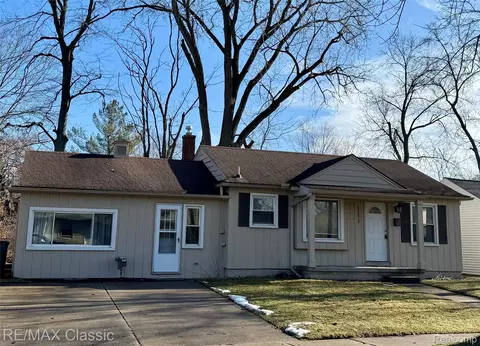23072 Lilac St, Farmington, MI 48336