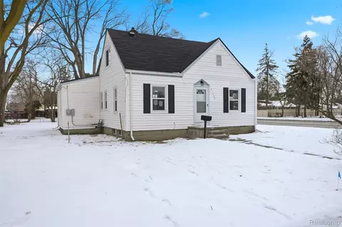 31408 Brown St, Garden City, MI 48135