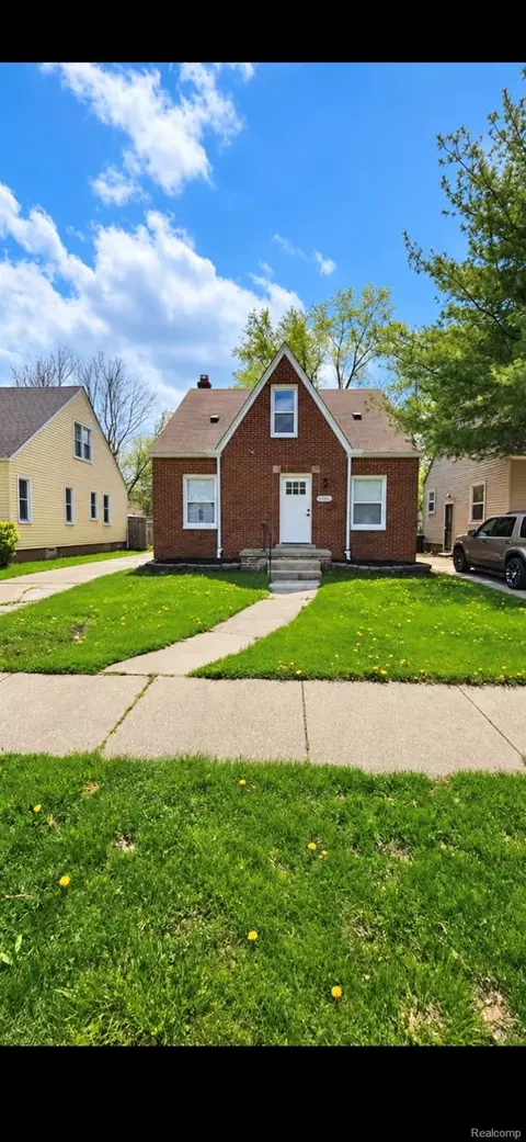20300 Elkhart St, Harper Woods, MI 48225