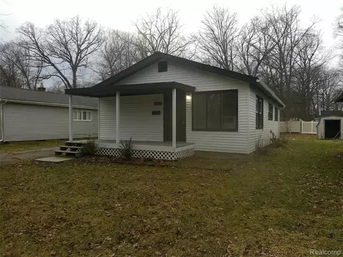 4502 Huckleberry Ln, Flint, MI 48507