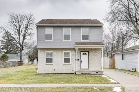 28076 Schram St, Roseville, MI 48066