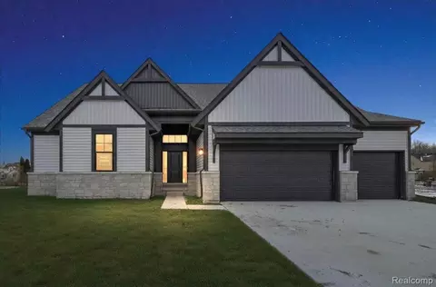 28324 Nadia Ln, Chesterfield, MI 48047