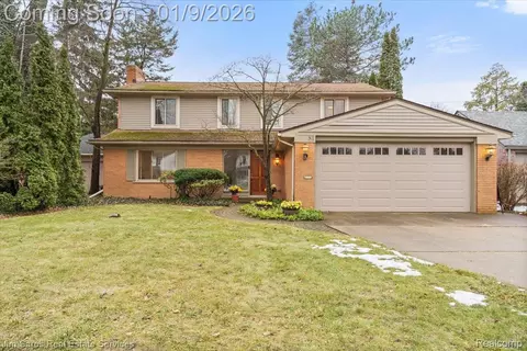 81 Moross Rd, Grosse Pointe Farms, MI 48236