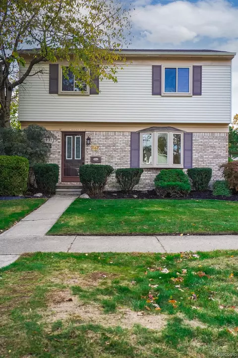 547 Orchard St, Wyandotte, MI 48192