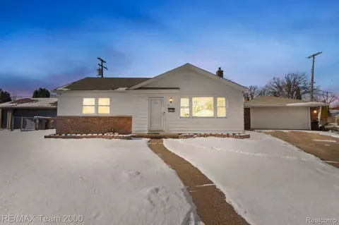 9 Christine Ct, Dearborn, MI 48124