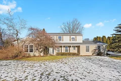 5394 Tequesta Dr, West Bloomfield, MI 48323
