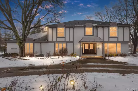 35232 Quaker Way, Farmington Hills, MI 48331