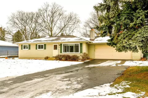 884 Eugene Dr, Oxford, MI 48371