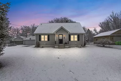 845 Olive St, Oxford, MI 48371