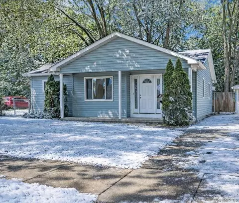5940 Daniels St, Taylor, MI 48180