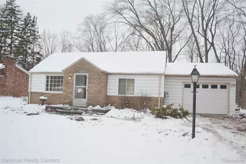 17005 Oporto St, Livonia, MI 48154