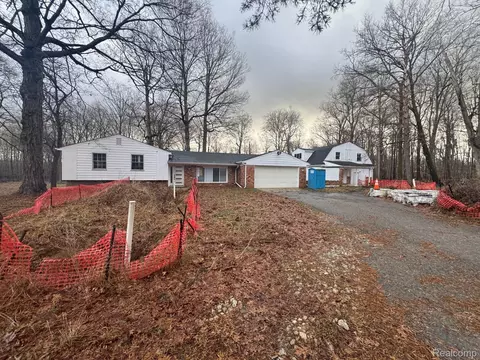 6221 W Maple Rd, West Bloomfield, MI 48322