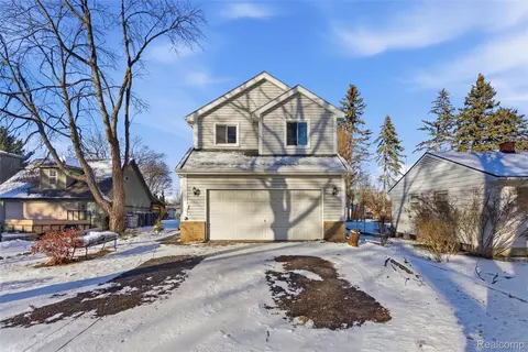 5654 Rowley Blvd, Waterford, MI 48329
