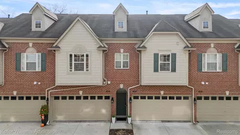 39522 Rockcrest Ln, Northville, MI 48168