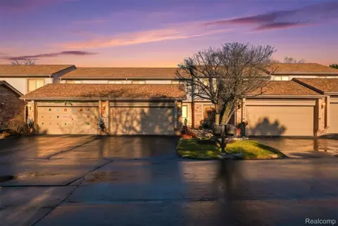 20148 Evergreen Meadows Rd, Southfield, MI 48076