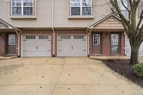2206 Knotty Pine Trl, Howell, MI 48855