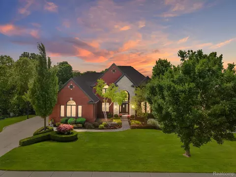 1364 Tranquility Ct, Rochester Hills, MI 48306