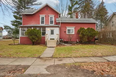 522 Fleming St, Howell, MI 48843