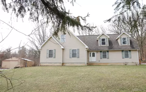 2755 Curtis Rd, Addison, MI 48367