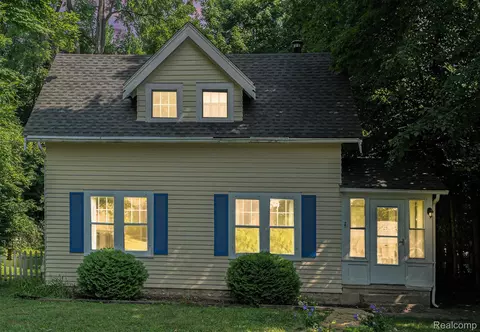 46044 Norton Ct, Northville, MI 48167