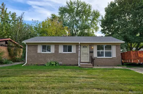 2017 Chateau Dr, Flint, MI 48504
