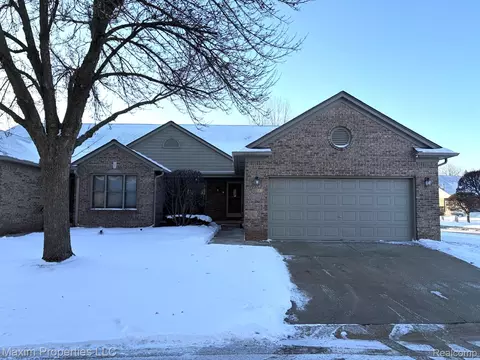 4460 Spruce Ct #135, Warren, MI 48092