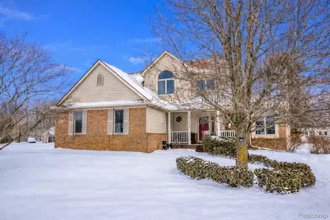 13659 Windmoor Dr, Green Oak, MI 48178