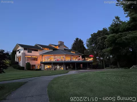 2500 Whispering Pines Dr, Pinckney, MI 48169