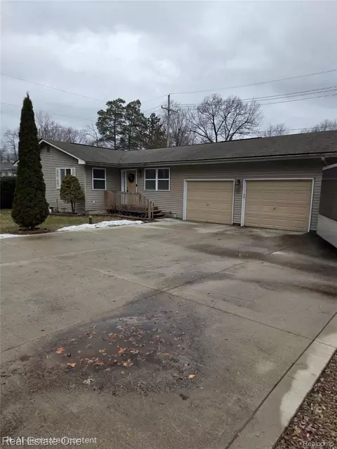 733 Luna Ct, Orion, MI 48362