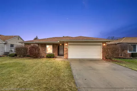 37107 Highlite Dr, Sterling Heights, MI 48310