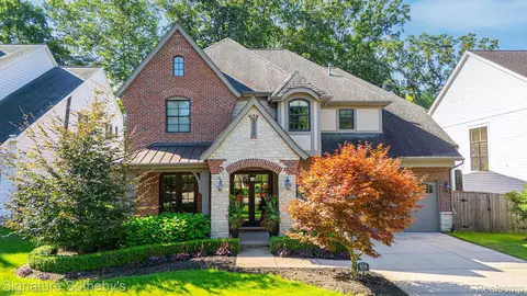 654 Shepardbush St, Birmingham, MI 48009