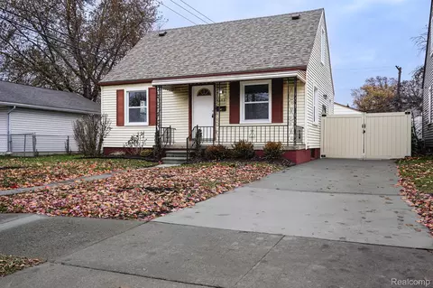 4643 S Hubbard St, Wayne, MI 48184