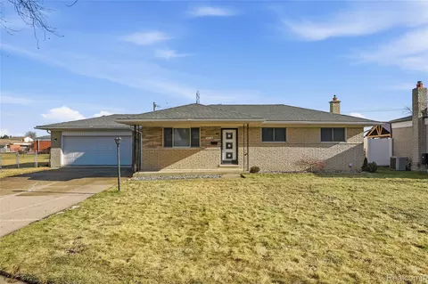 34236 Rockford Rd, Sterling Heights, MI 48312