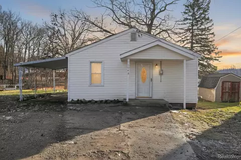 16048 Moran Dr, Argentine, MI 48451