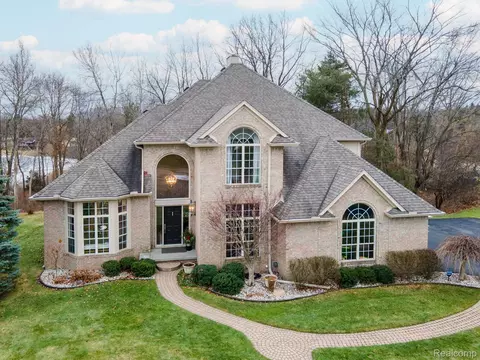 6751 Berry Pointe Dr, Villageofclarkstoncity_oakland, MI 48348