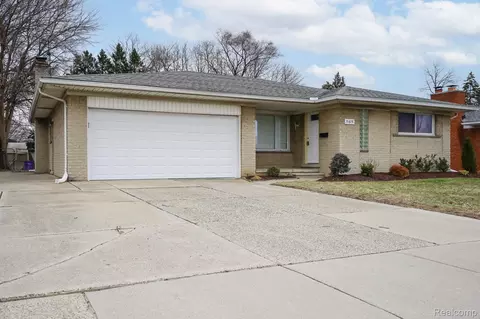 11615 Highland Dr, Warren, MI 48089