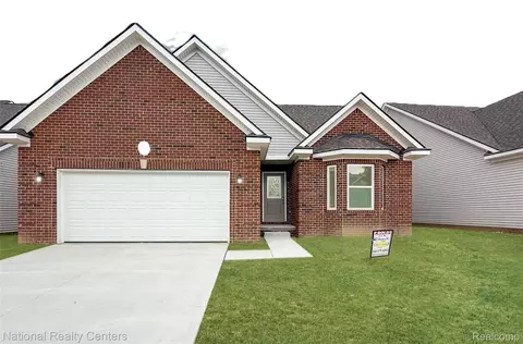 303 Devonshire Dr #7, Lapeer, MI 48446