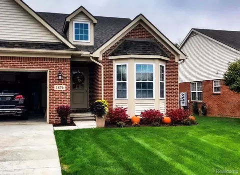 1876 Genoa Cir, Genoa, MI 48843