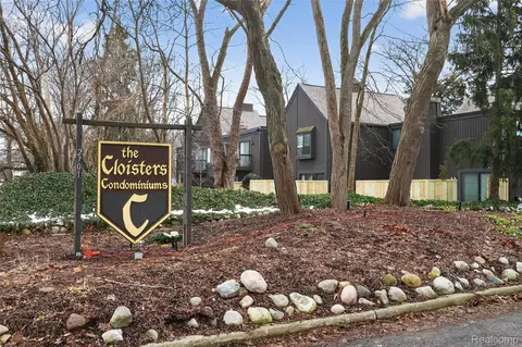238 Falkirk Ct, Kalamazoo, MI 49006