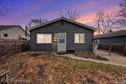 1218 E Milton Ave, Hazel Park, MI 48030