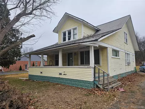 33342 Willow Rd, New Boston, MI 48164