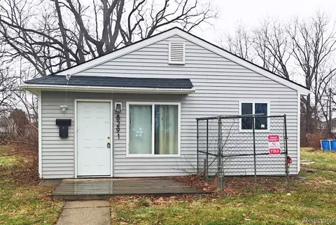 8291 Mettetal St, Detroit, MI 48228