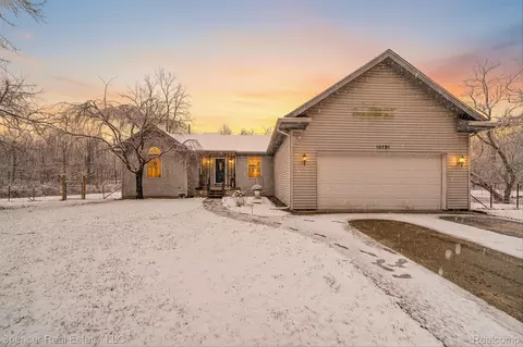 10791 Rattalee Lake Rd, Springfield, MI 48350