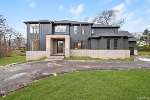 3636 Forest Hill Dr, Bloomfield Hills, MI 48304