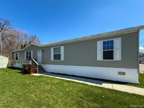 389 Rustic Ln N, Sumpter, MI 48111