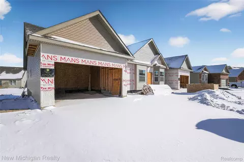 13183 Harbor Landings Dr #103, Fenton, MI 48430