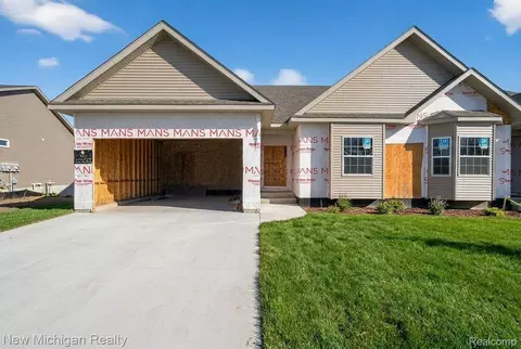 13187 Harbor Landings Dr #101, Fenton, MI 48430