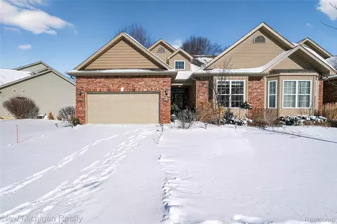 13187 Harbor Landings Dr #101, Fenton, MI 48430